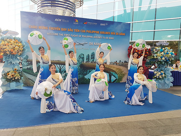Chào đón chuyến bay đầu tiên của Philippine Airlines đến Đà Nẵng.