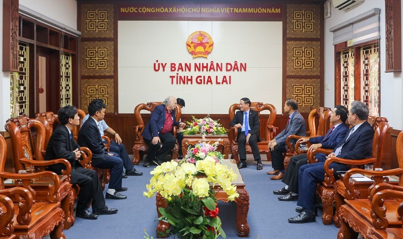 Hoạt động đầu tiên trên cương vị người đứng đầu tỉnh Gia Lai mới tiếp và làm việc với GS Duncan Haldane – nhà vật lý lý thuyết nổi tiếng của Đại học Princeton (Hoa Kỳ), chủ nhân Giải Nobel Vật lý năm 2016.  