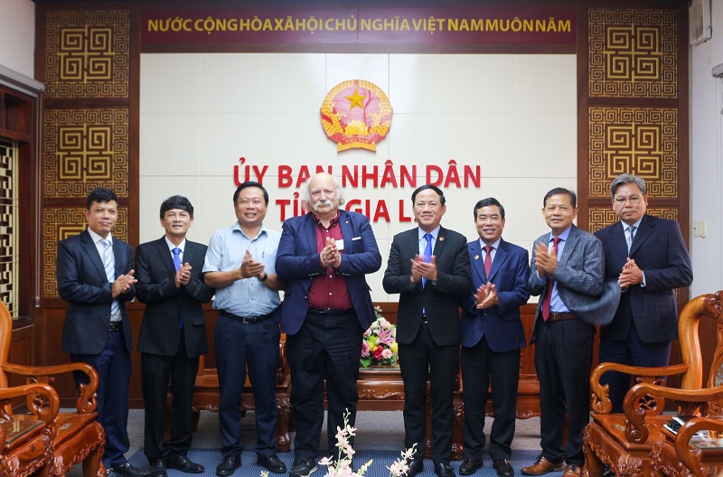 Chủ tịch UBND tỉnh Gia Lai cũng trân trọng mời GS Haldane đồng hành lâu dài với ICISE