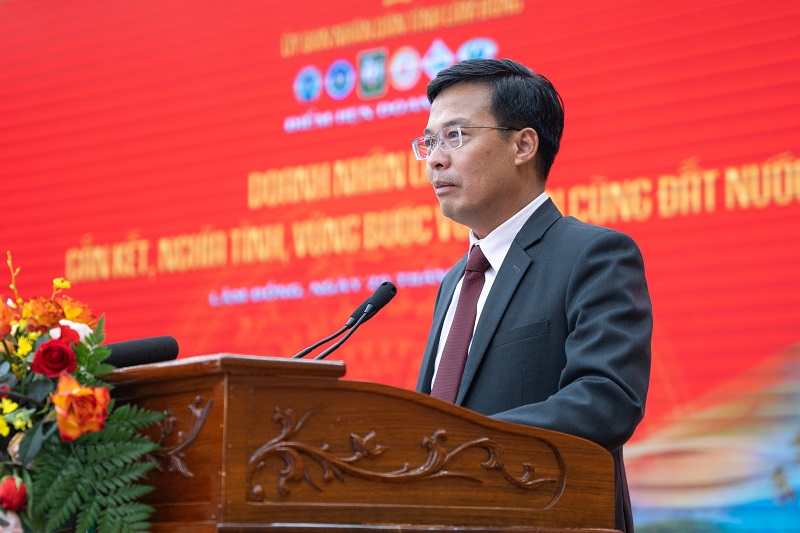 Phó Chủ tịch UBND tỉnh Lâm Đồng Đinh Văn Tuấn phát biểu tại chương trình Điểm hẹn doanh nhân 2025.