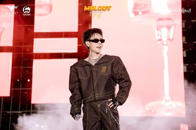 Ca sỹ Quang Hùng MasterD tham gia biểu diễn tại sự kiện.