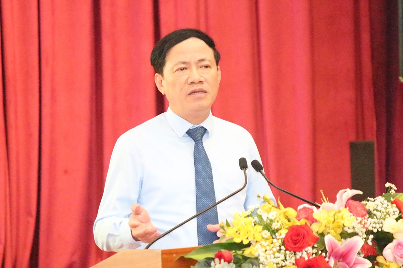 Chủ tịch UBND tỉnh Phạm Anh Tuấn phát biểu tại hội nghị.