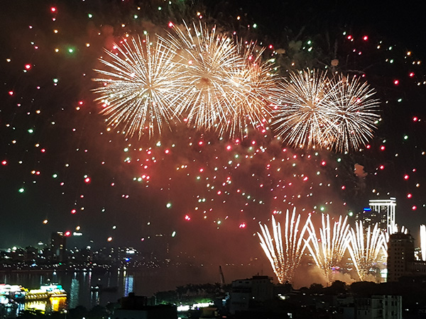 Bầu trời Đà Nẵng rực rỡ trong đêm chung kết DIFF 2025.