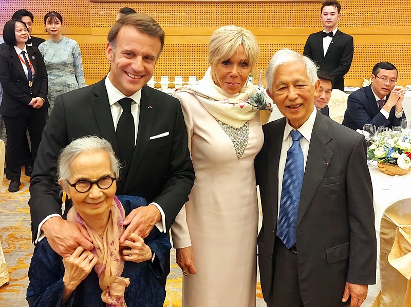 Vợ chồng Tổng thống Emmanuel Macron và vợ chồng GS Trần Thanh Vân, Lê Kim Ngọc 