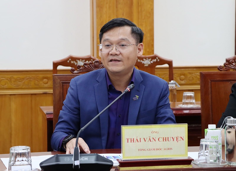 Ông Thái Văn Chuyện – Tổng Giám đốc AgriS, chia sẻ thông tin tại buổi làm việc.