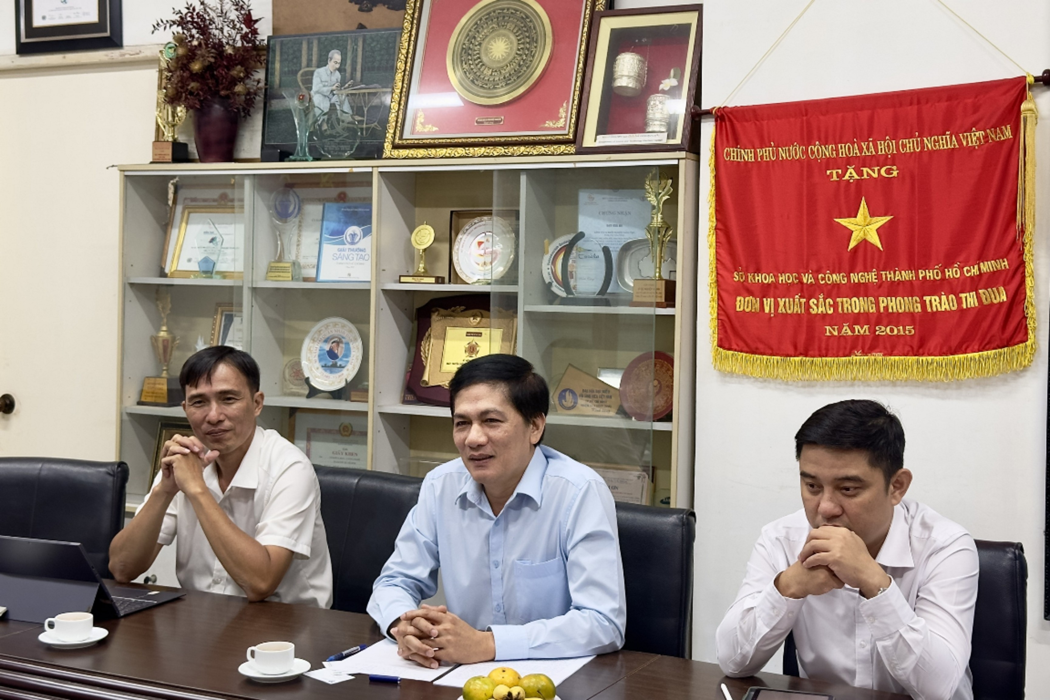 Ông Lê Thanh Minh - Phó Giám đốc Sở KH&CN TP.HCM (ngồi giữa) phát biểu tại buổi làm việc.