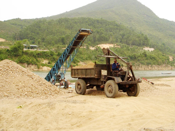 Sở Xây dựng Đà Nẵng cho biết sẽ báo cáo cấp thẩm quyền xử lý nghiêm từng trường hợp cố tình đẩy giá cát xây dựng.