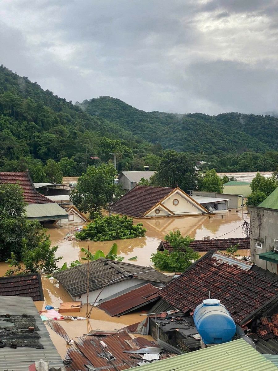 Nhiều ngôi nhà sập sâu từ 1