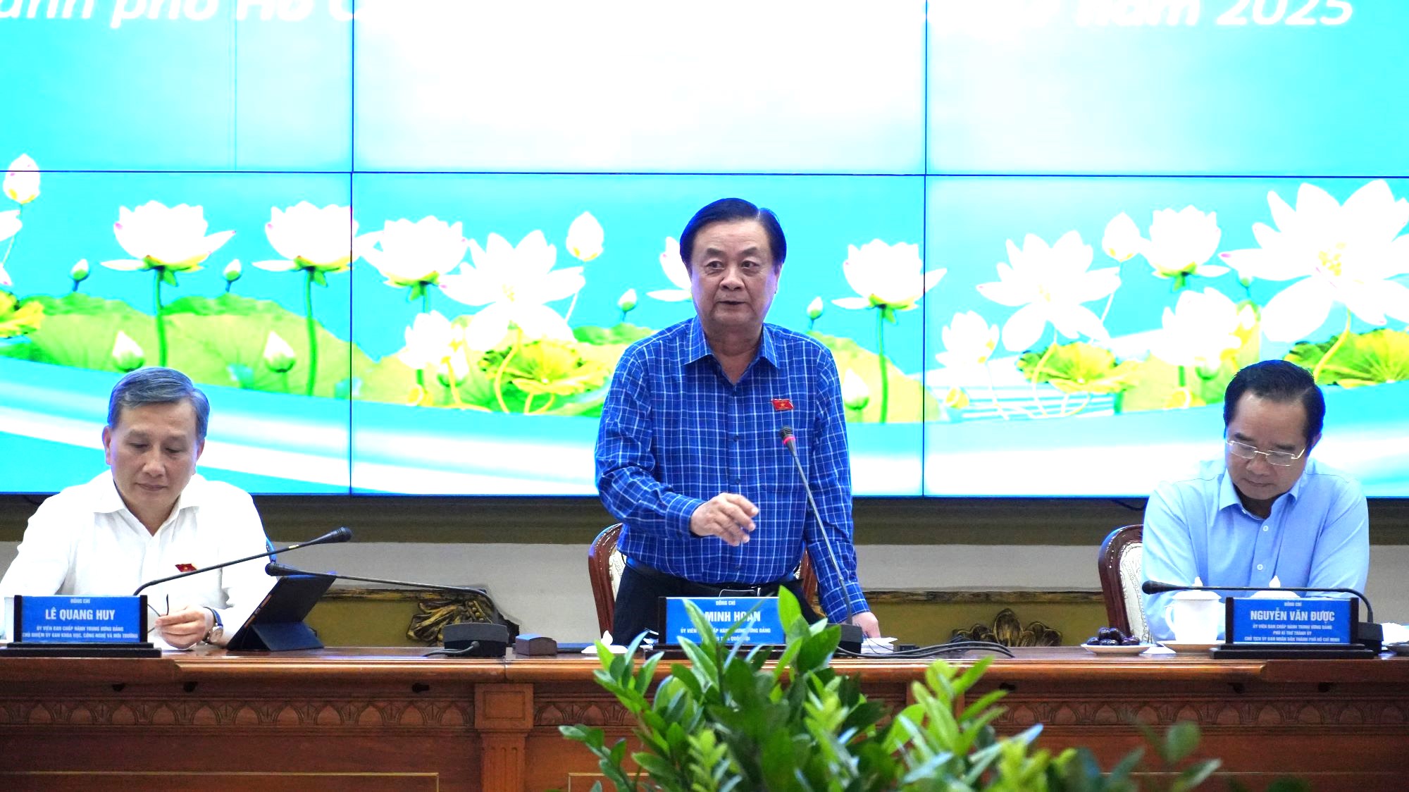 Phó Chủ tịch Quốc hội Lê Minh Hoan, Trưởng đoàn giám sát, phát biểu tại buổi làm việc.