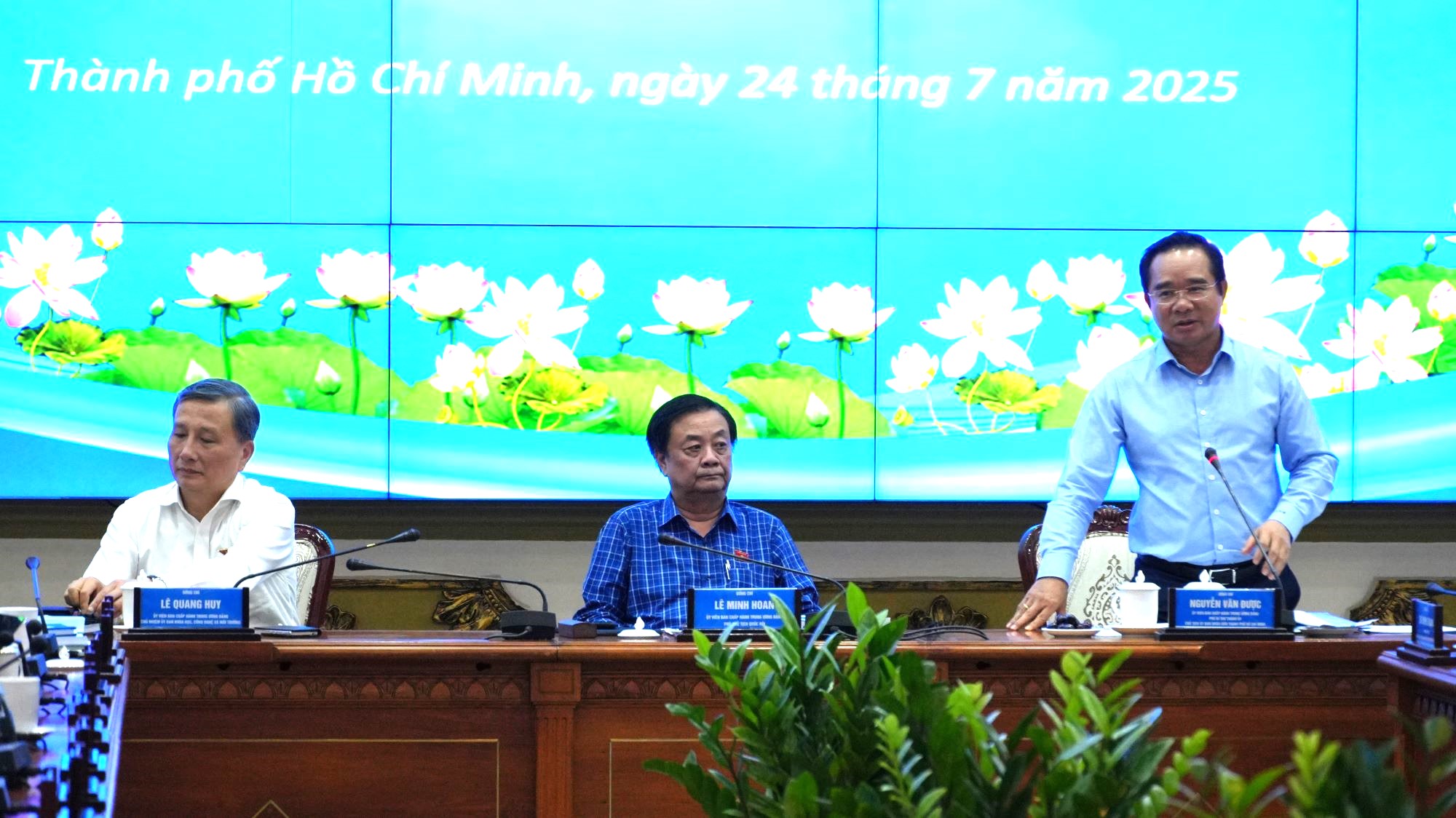 Chủ tịch UBND TP.Hồ Chí Minh Nguyễn Văn Được tiếp thu ý kiến phát biểu của Đoàn giám sát .