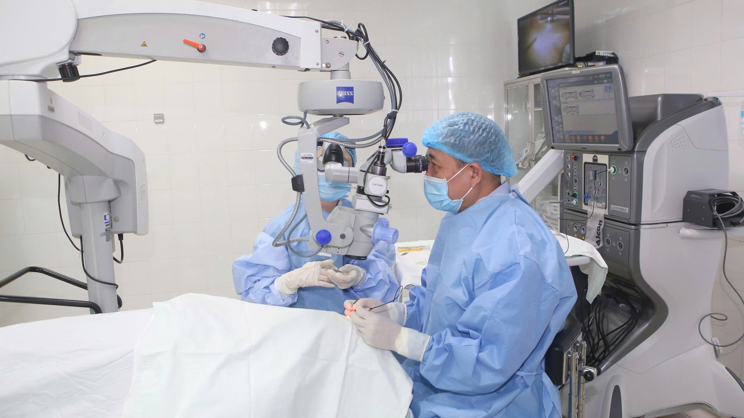 Hệ thống CONSTELLATION® Vision System – Alcon với các mô-đun hiện đại hỗ trợ phẫu thuật nhãn khoa phức tạp.