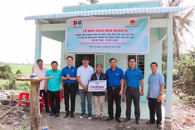 Những căn nhà tạm, nhà dột nát đã được xây dựng kiên cố cho dân