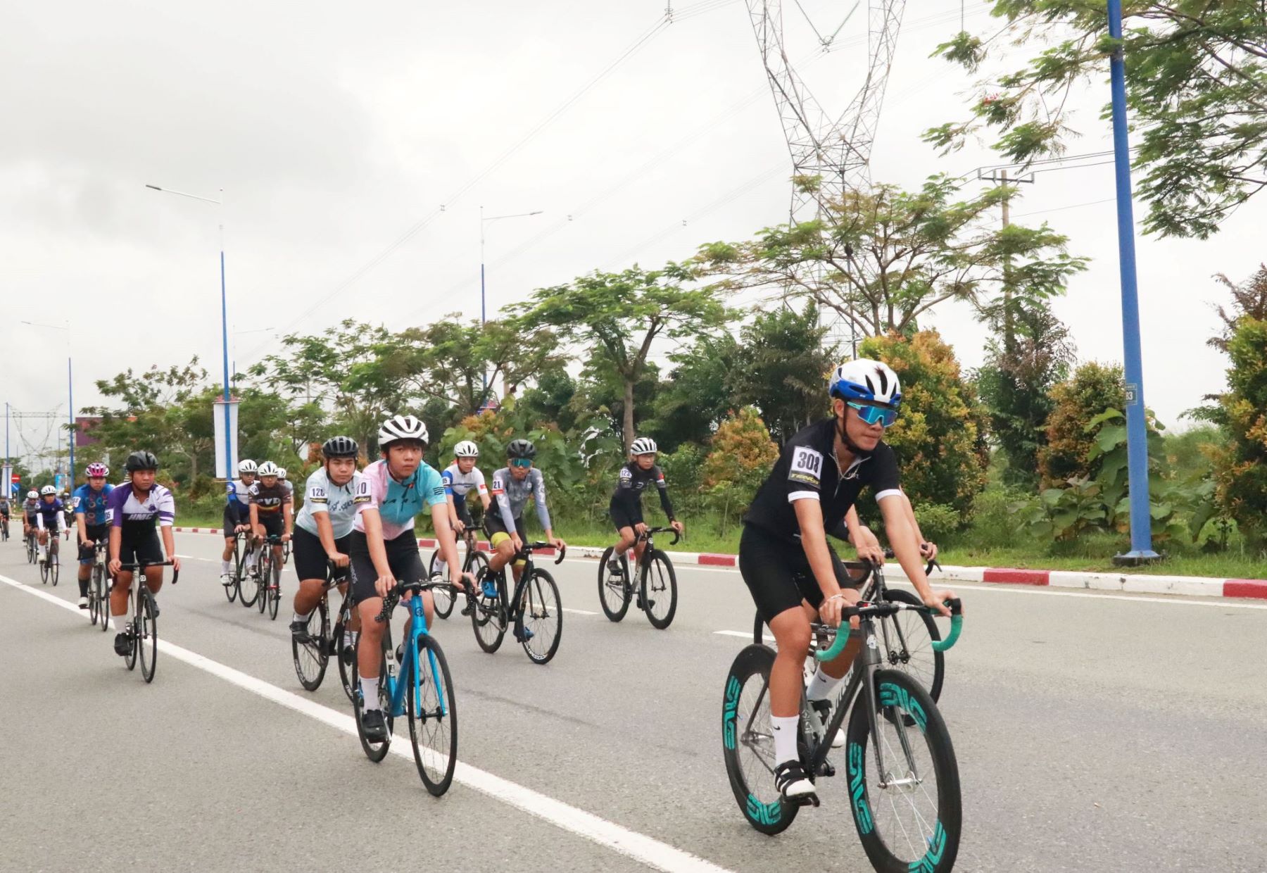 Các vận động viên tham gia nội dung thi đấu đầu tiên của Giải vô địch xe đạp đường trường và địa hình quốc gia lần thứ 39 năm 2025.