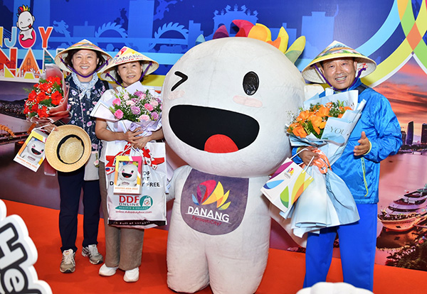 Chào đón du khách Hàn Quốc đến Đà Nẵng.