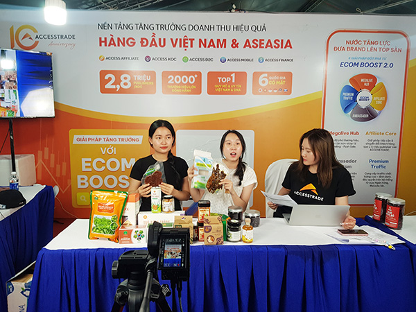 Livestream giới thiệu sản phẩm OCOP, đặc trưng của Đà Nẵng và các tỉnh, thành trong khuôn khổ sự kiện.