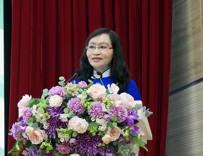 1 Tiến sĩ Đặng Thị Ngọc Lan – Phó Hiệu trưởng Trường Đại học Cửu Long phát biểu khai mạc.