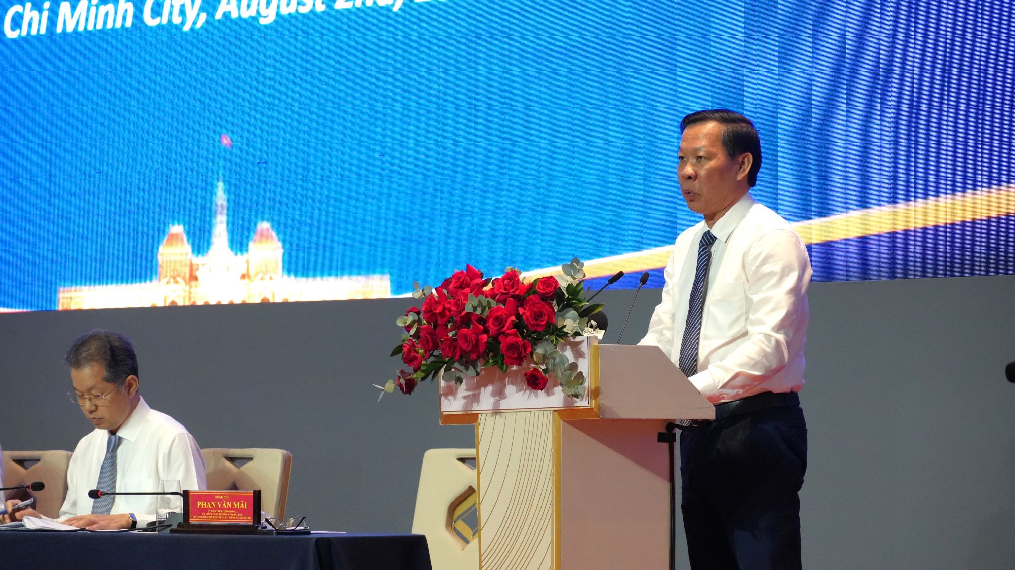 Chủ nhiệm Ủy ban Kinh tế và Tài chính Quốc hội Phan Văn Mãi phát biểu quán triệt những nội dung cơ bản của Nghị quyết số 222/2025/QH15.