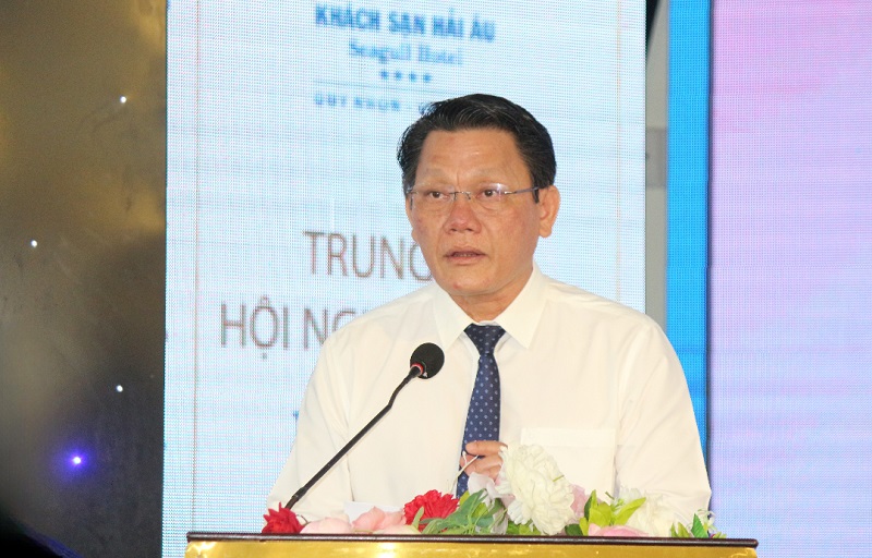 Ông Bùi Trung Hiếu - Phó Giám đốc Sở VHTT&DL tỉnh Gia Lai, phát biểu khai mạc giải đấu. 