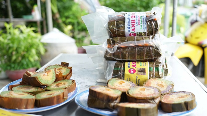 Bánh tét Trà Cuôn được đóng gói, tiêu thụ rộng rãi