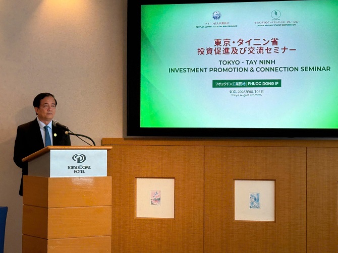 Phó Chủ tịch UBND tỉnh Tây Ninh Nguyễn Hồng Thanh phát biểu tại Hội nghị