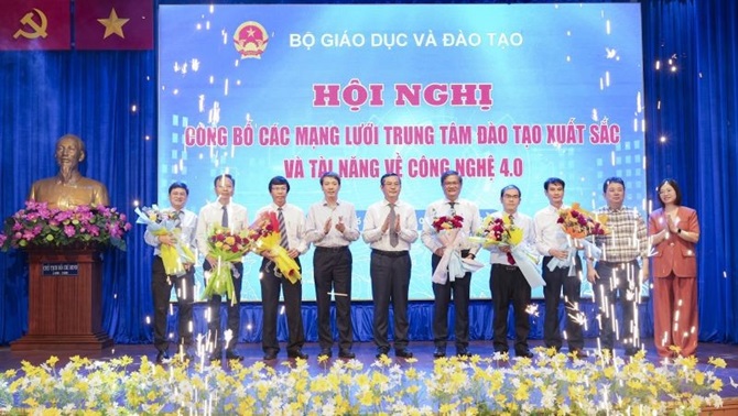 Ra mắt các mạng lưới trung tâm đào tạo xuất sắc và tài năng về công nghệ 4.0 khu vực miền trung và miền nam