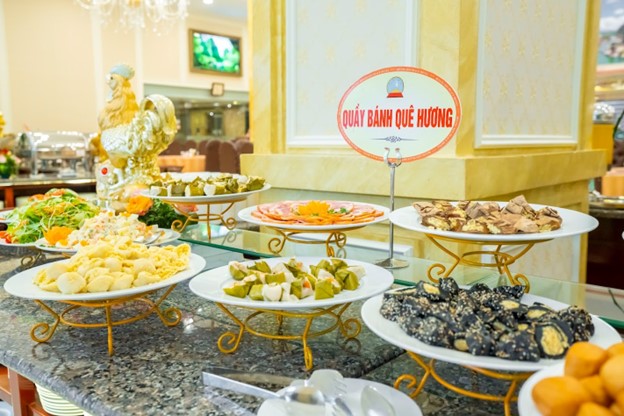 Khách sạn Hoàng Sơn Peace với đa dạng món ẩm thực.