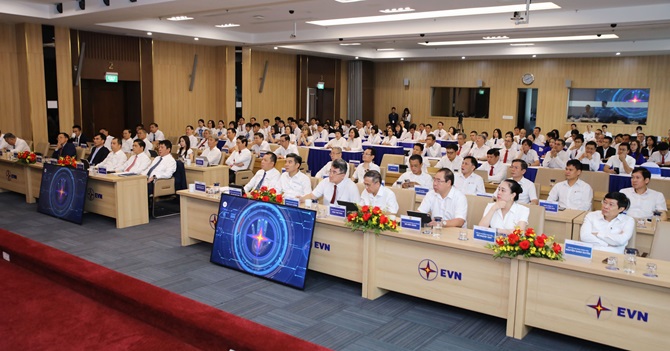 Các đại biểu dự hội nghị tại điểm cầu trụ sở EVN (Hà Nội)