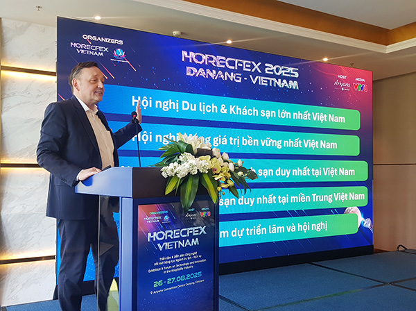 Ông Andre Pierre - Giám đốc Điều hành HorecFex Việt Nam phát biểu tại cuộc họp báo.