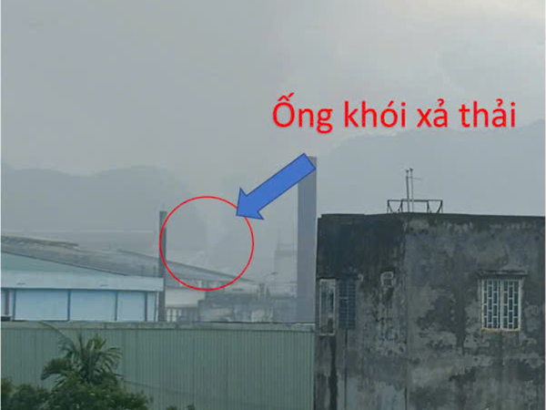 Người dân phản ánh tình trạng khí thải từ KCN Liên Chiểu xả vào khu dân cư tổ 10 phường Hải Vân (TP Đà Nẵng).