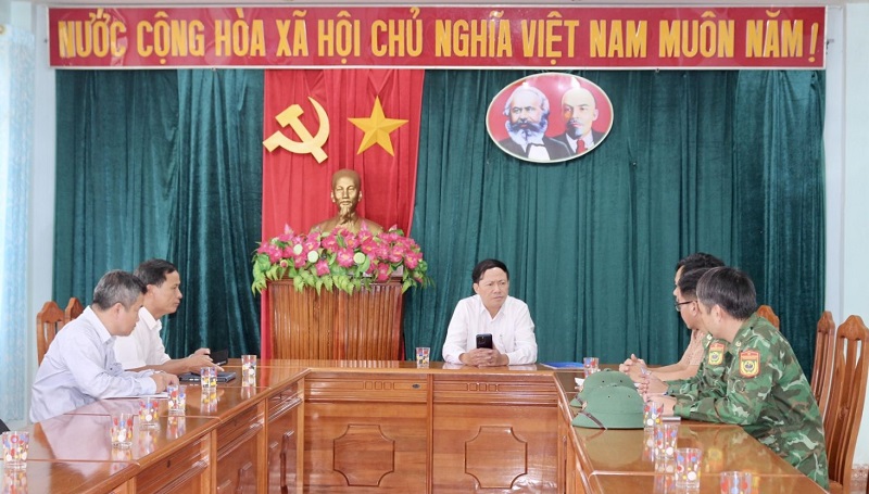 Chủ tịch UBND tỉnh Gia Lai Phạm Anh Tuấn họp đột xuất với lực lượng làm việc tại Cửa khẩu quốc tế Lệ Thanh.