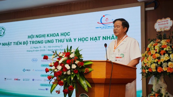 Phó Giáo sư, Tiến sĩ Đào Xuân Cơ phát biểu tại hội nghị