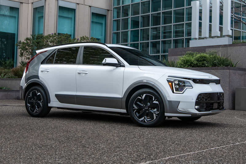 3. Kia Niro - 53 MPG (khoảng 22,53 km/lít).