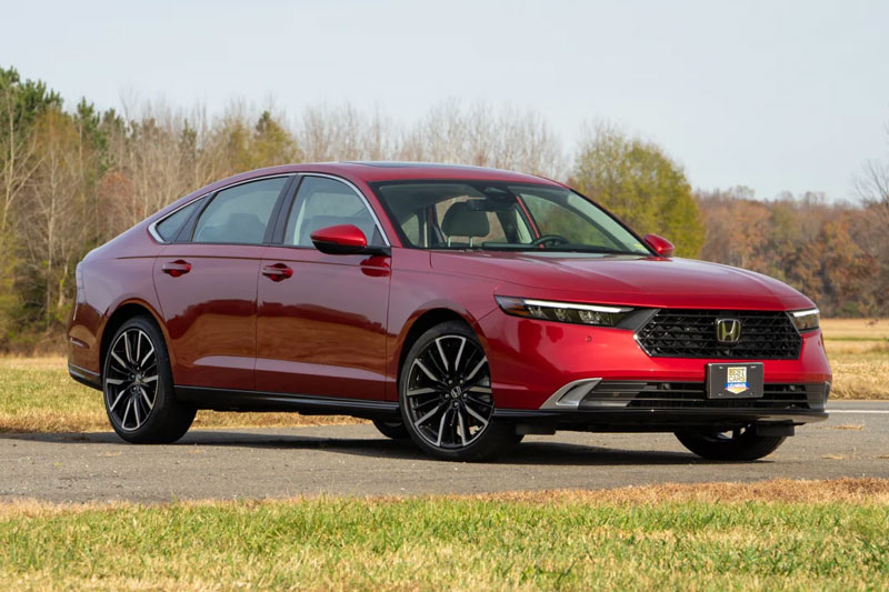 6. Honda Accord Hybrid - 48 MPG (khoảng 20,41 km/lít).