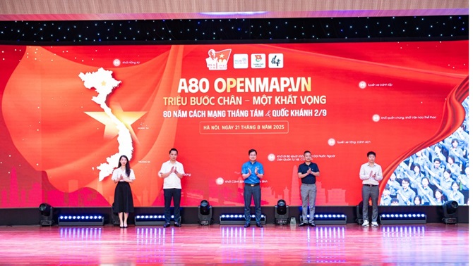 Các đại biểu thực hiện nghi thức ra mắt A80 OpenMap