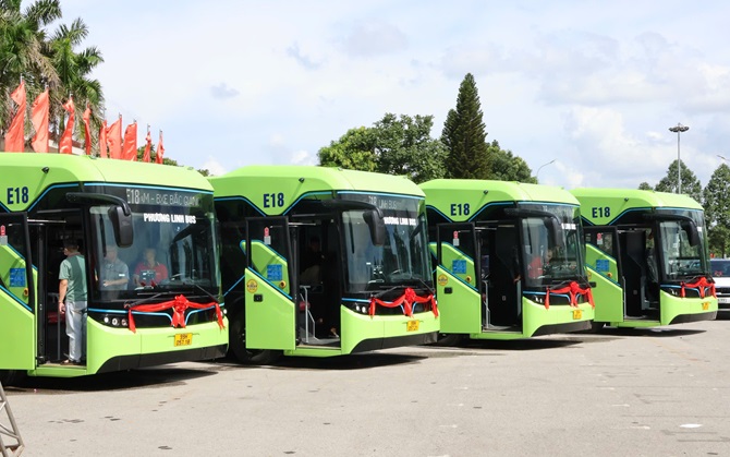 Các xe buýt điện được trang bị hiện đại, đồng bộ, sẵn sàng đi vào vận hành chính thức