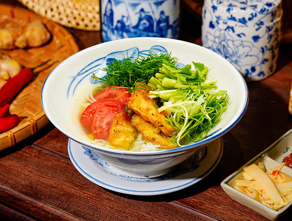 Món bún cá Thái Bình mang lại hương vị Bắc Bộ tinh tế nhưng vẫn dung dị với những nguyên liệu gần gũi tại địa phương