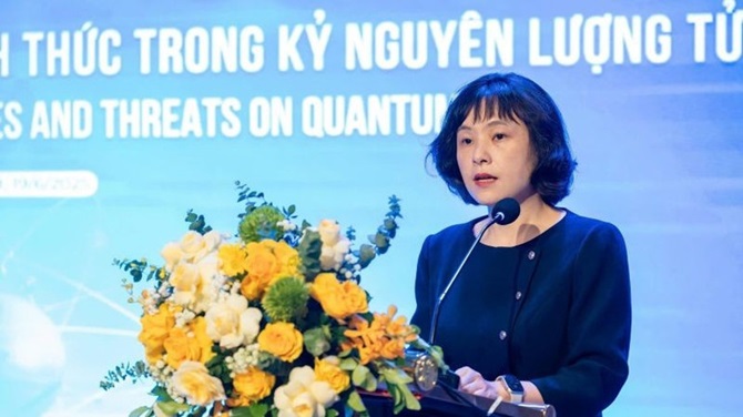 Bà Tô Thị Thu Hương, Giám đốc Trung tâm Chứng thực Điện tử Quốc gia, thành viên Hội đồng Giám khảo Cuộc thi Tìm kiếm Tài năng Blockchain Việt Nam 2025. (Ảnh: PV)