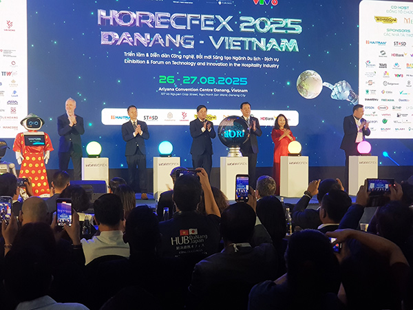 Thực hiện nghi thức khai mạc HorecFex Việt Nam 2025.