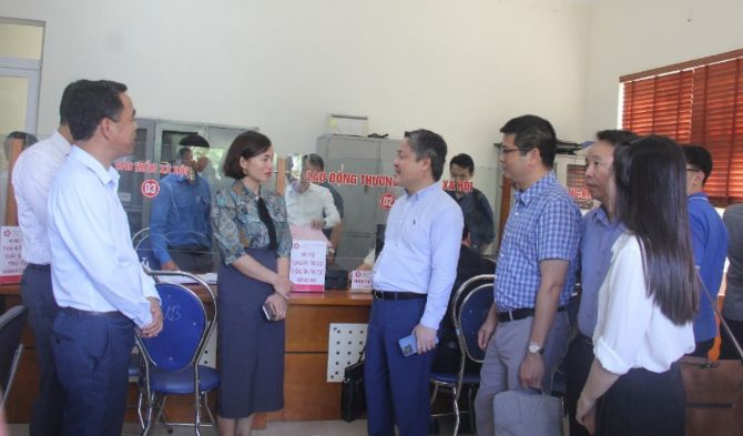 Đoàn công tác Bộ KH&CN khảo sát và làm việc tại Trung tâm hành chính công tỉnh Lai Châu và Trung tâm hành chính công xã Bình Lư. Ảnh: Trung tâm Truyền thông Khoa học và Công nghệ.