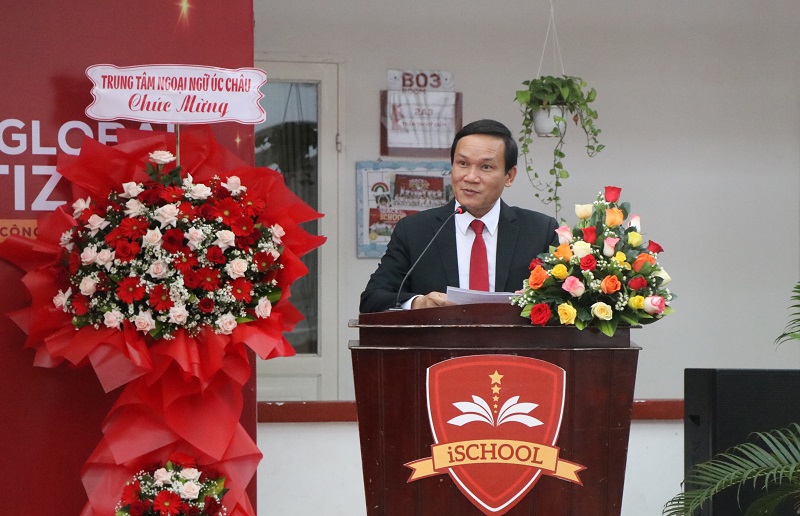 Hiệu trưởng Trường iSchool Quy Nhơn Nguyễn Đức Vinh chia sẻ tại buổi lễ.