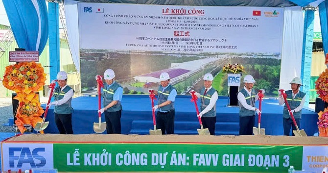 Lãnh đạo tỉnh Vĩnh Long và Ban Giám đốc Furukawa Automotive Systems tiến hành nghi thức khởi công giai đoạn 3 tại KCN Bình Minh.