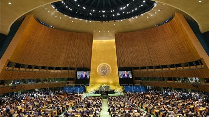 Ngày 21/3/2024, Đại hội đồng Liên hợp quốc thông qua nghị quyết mang tính bước ngoặt về việc thúc đẩy các hệ thống trí tuệ nhân tạo (AI) "an toàn, bảo mật và đáng tin cậy" để mang lại lợi ích là sự phát triển bền vững cho tất cả mọi người. (Ảnh: THX/TTXVN)