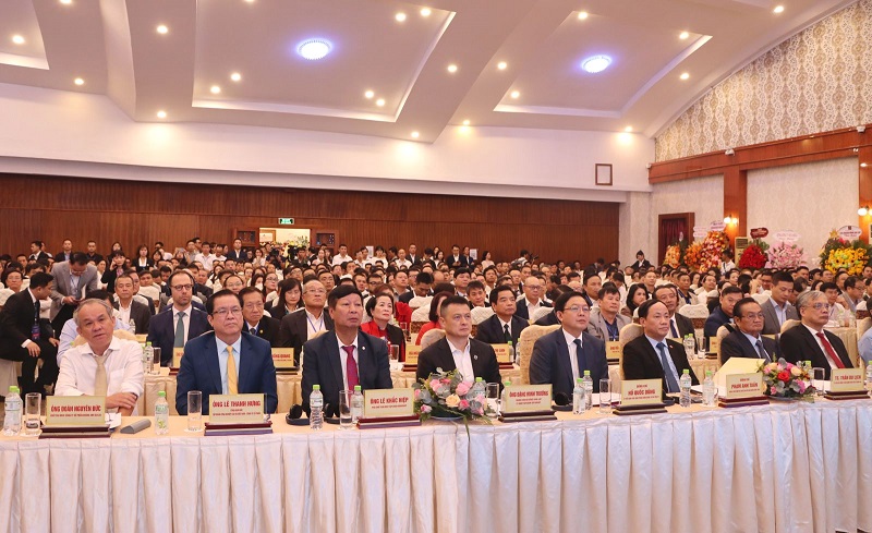 Các đại biểu và doanh nghiệp tham dự hội nghị.