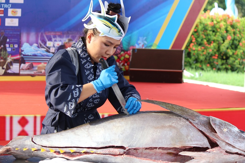 Biểu diễn mổ, phile cá ngừ đại dương.