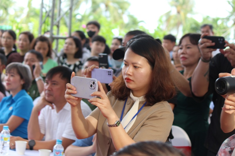 Đây là phần thu hút đông đảo người dân, du khách thưởng lãm. 