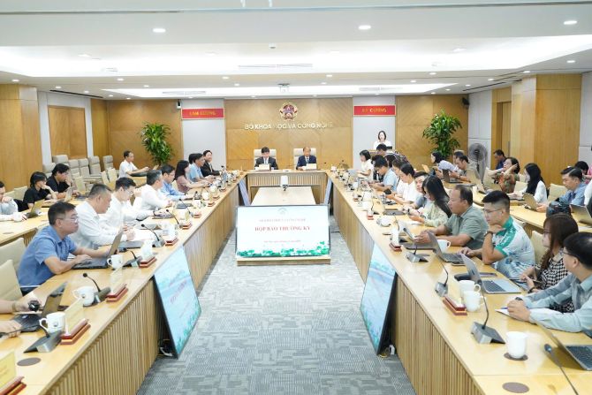 Quang cảnh buổi họp báo.