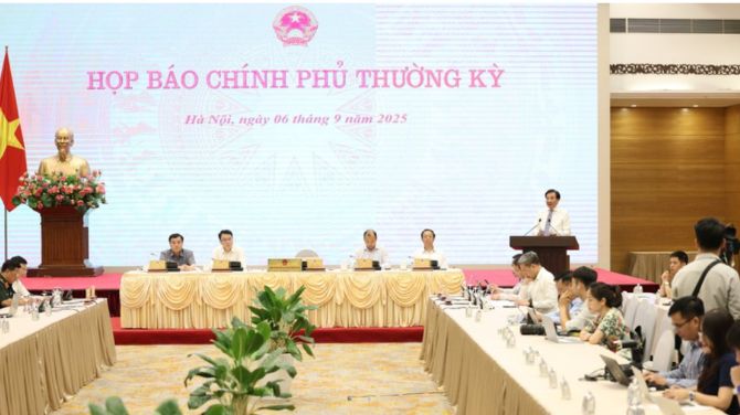 Bộ trưởng, Chủ nhiệm Văn phòng Chính phủ Trần Văn Sơn, Người phát ngôn của Chính phủ chủ trì buổi họp báo thường kỳ Chính phủ tháng 8 - Ảnh: VGP