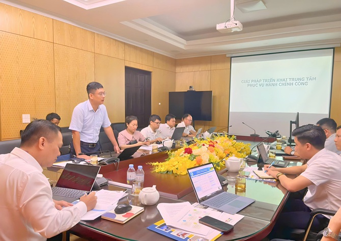 Đại diện lãnh đạo Trung Tâm Phục Vụ Hành Chính Công Tỉnh Hà Tĩnh