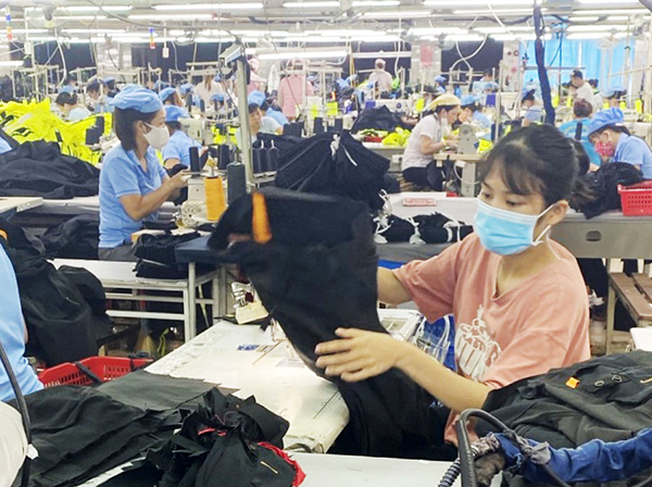 Nhịp điệu sản xuất gia tăng tại Tổng công ty cổ phần Dệt may Hoà Thọ (Đà Nẵng).