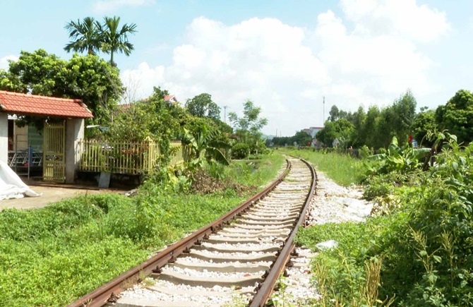 Ưu tiên kinh phí đầu tư để xử lý triệt để điểm đen, điểm tiềm ẩn tai nạn giao thông đường sắt